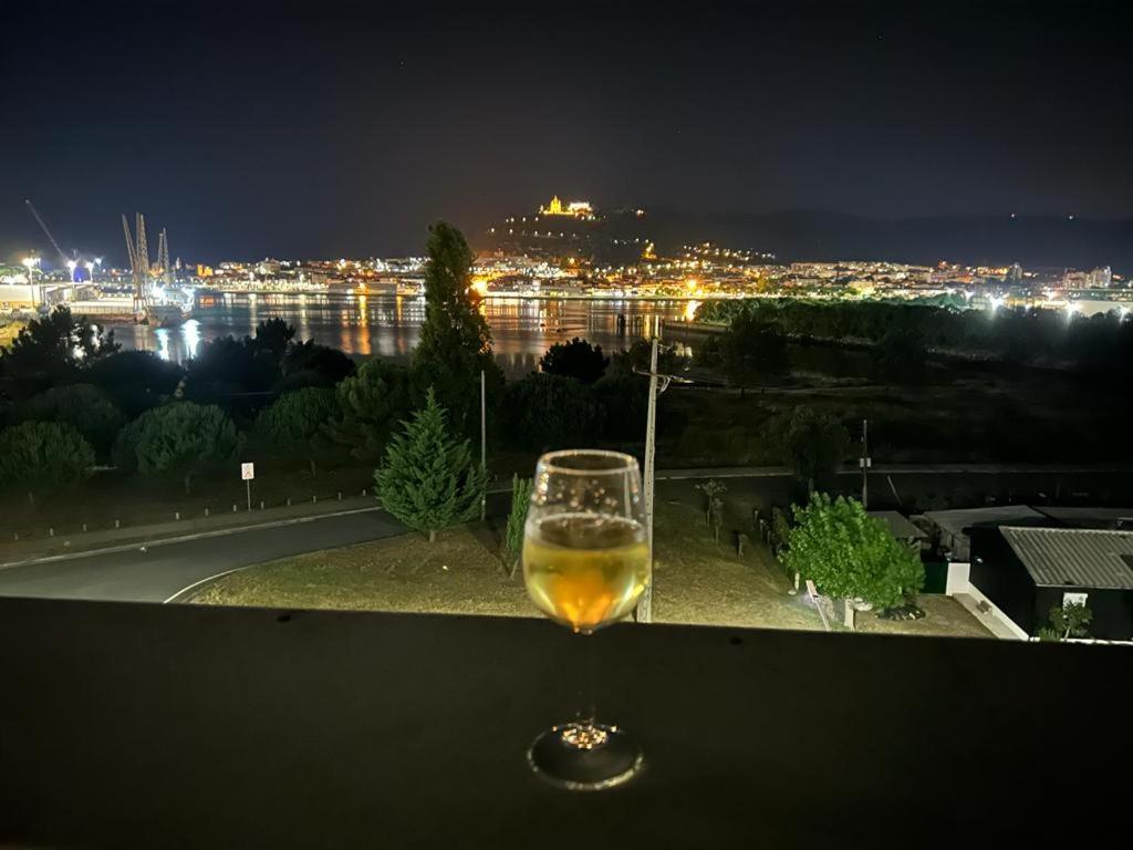 River Town View - Luxury Apartment With Jacuzzi On Terrace Viana do Castelo Exterior foto